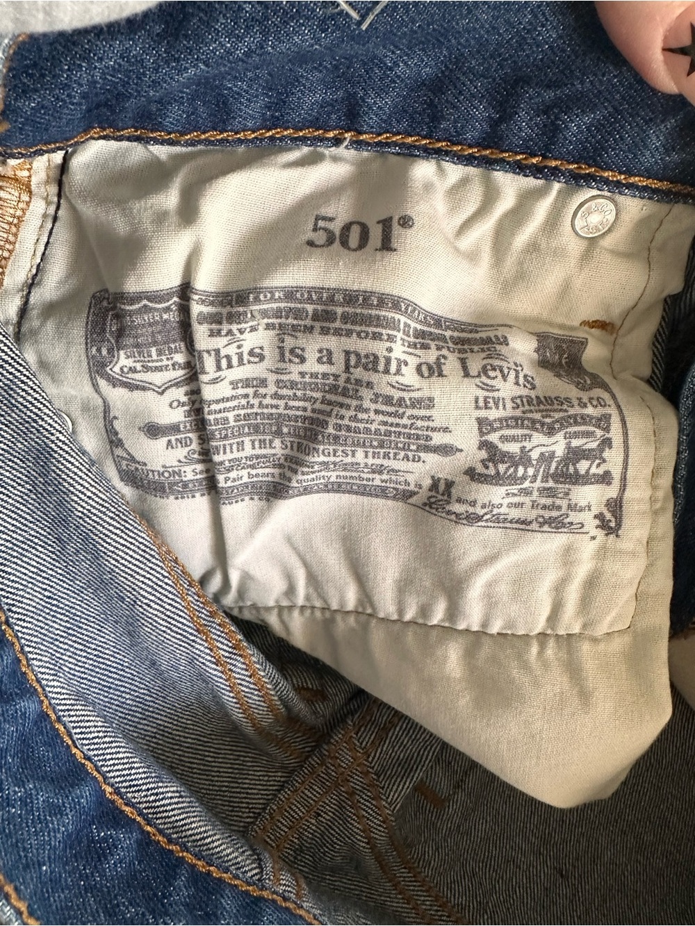 Levi’s distressed shorts - Picture 5 of 5